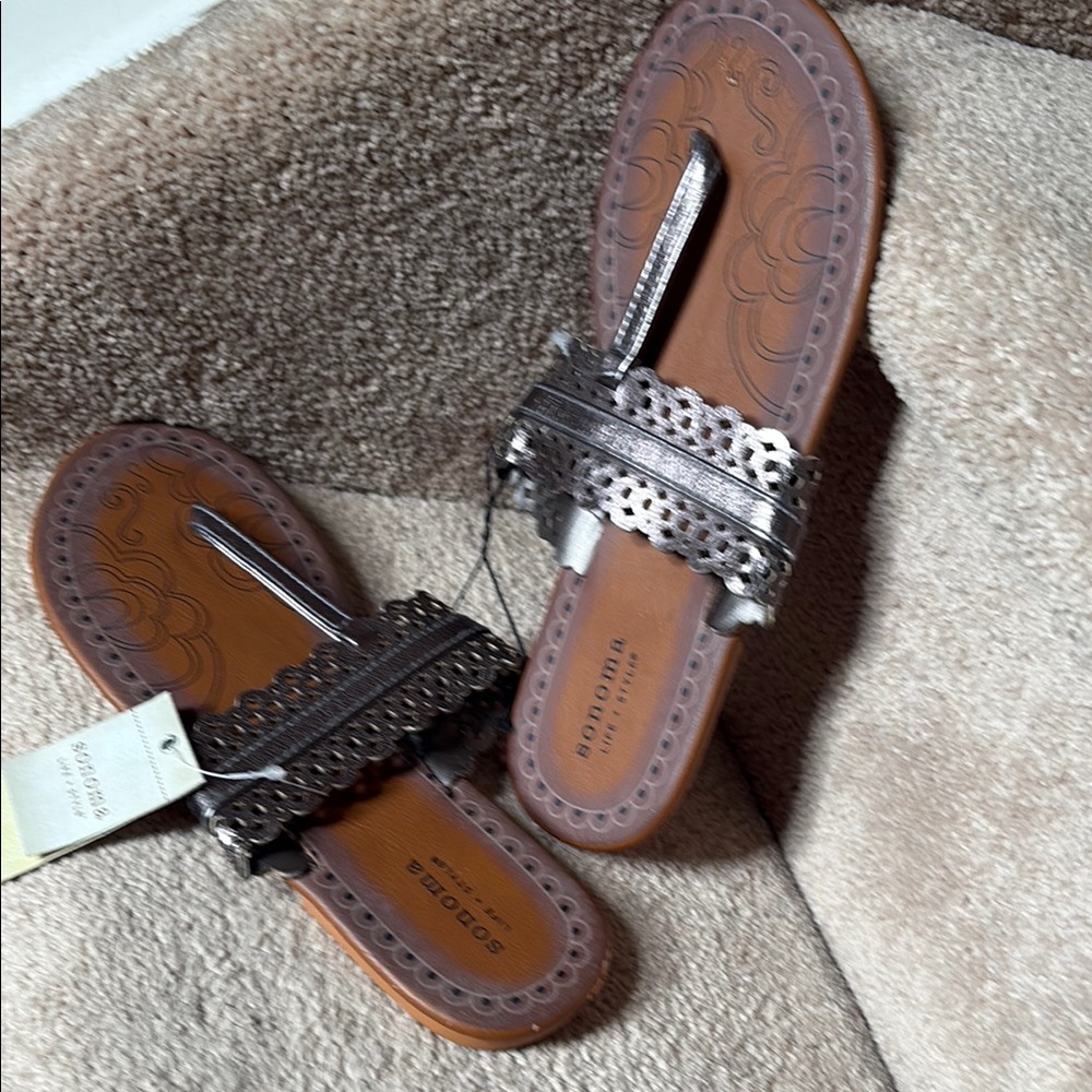 Sonoma Life & Style Pewter Sandals in 7-8